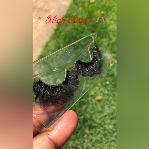 Beautiful Lashes 🫶🏽 - Picture 12 of 12